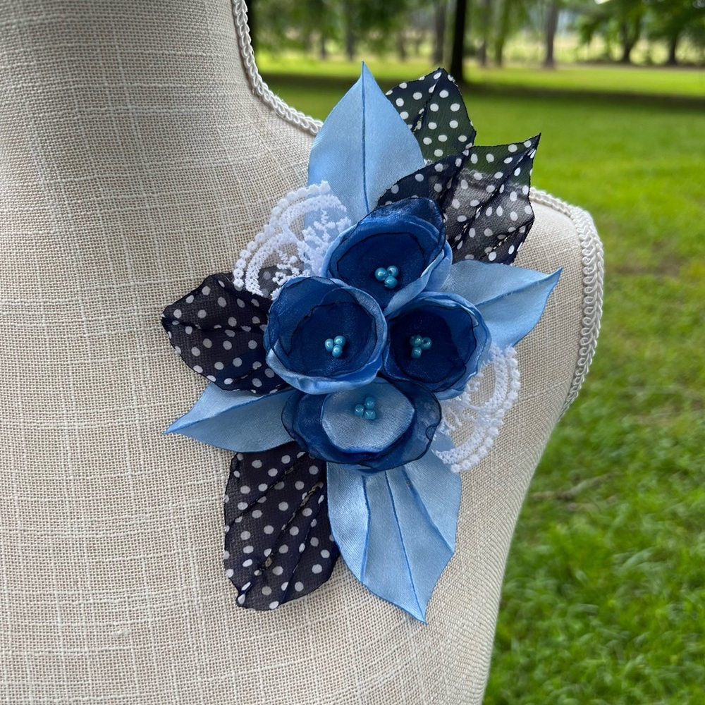 SOLD• Flower Pin